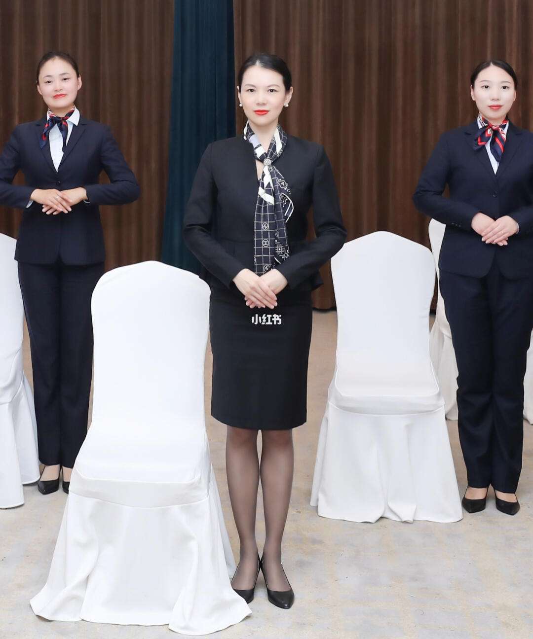 标准服务站姿在会议及展览服务中的应用与重要性